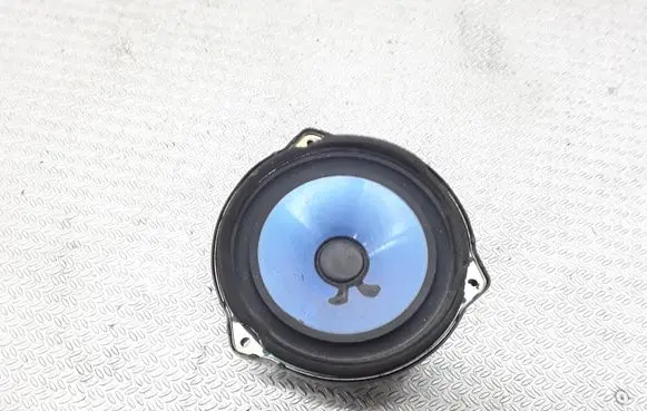 KIA Carens I Front door speaker