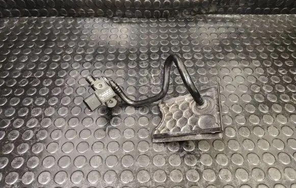Audi Q5 SQ5 Vacuum line/pipe/hose 8R1611931F