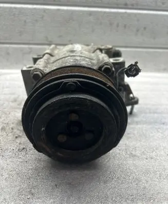 KIA Sorento Air conditioning (A/C) compressor (pump) 977013E350