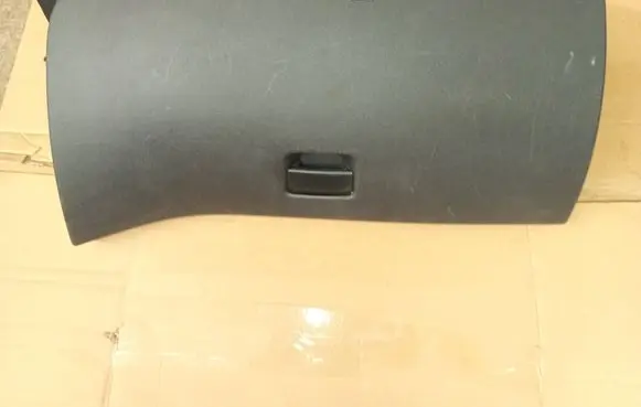 Glove box