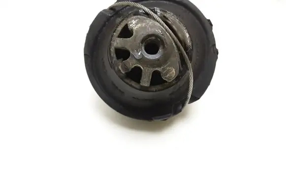Volvo V70 Engine mount bracket 8683936