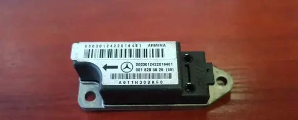 Mercedes-Benz E W210 Airbag deployment crash/impact sensor 0018205626