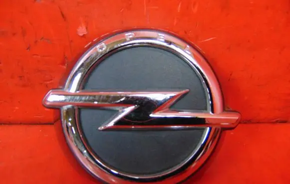 Opel Karl Manufacturers badge/model letters GK2