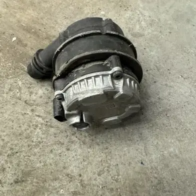 BMW M3 F80 Electric auxiliary coolant/water pump 8637953