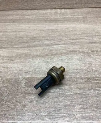 BMW 3 E90 E91 Fuel pressure sensor 7614317