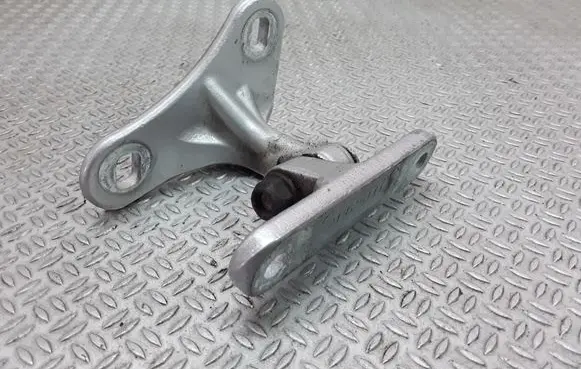 Mercedes-Benz C W203 Front door lower hinge 