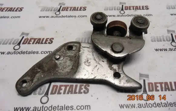 Toyota Previa (XR30, XR40) II Sliding door lower roller guide/hinge 