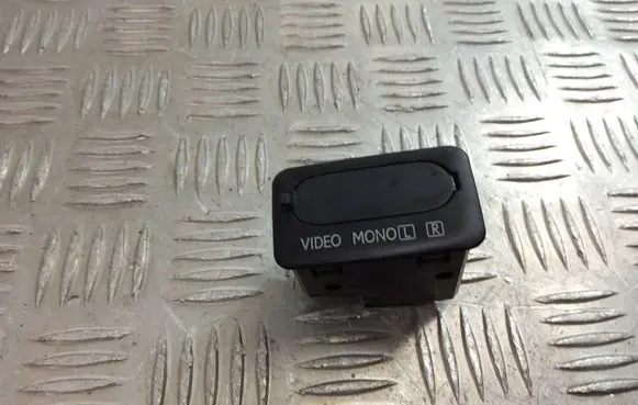 Lexus LS 460 - 600H AUX in-socket connector 86191-50050