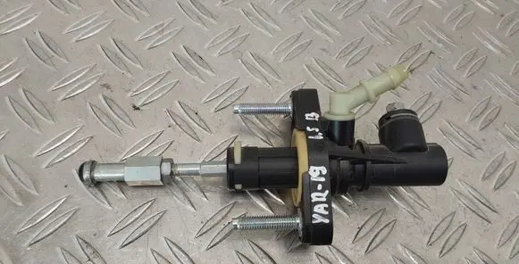 Toyota Yaris Clutch master cylinder 314200D160
