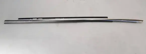 Audi A5 8T 8F Front door glass trim molding 8T8853283C