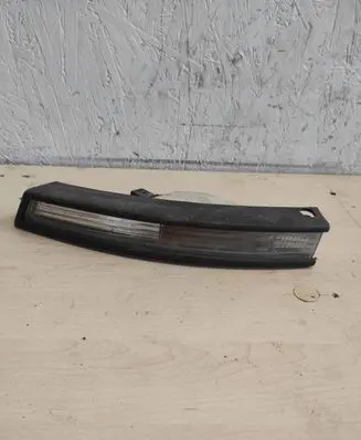 Volkswagen PASSAT B6 Front bumper turn signal 
