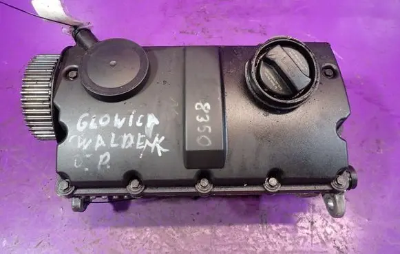 Volkswagen PASSAT B5 Engine head 038103373R