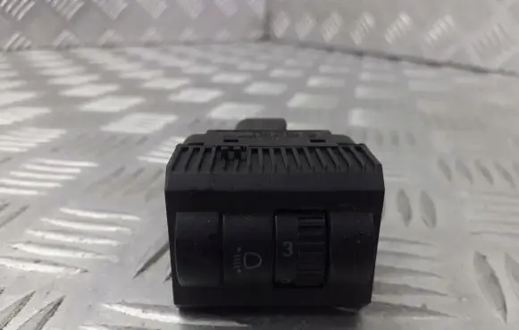 Volkswagen Polo IV 9N3 Light switch 6Q0941333B