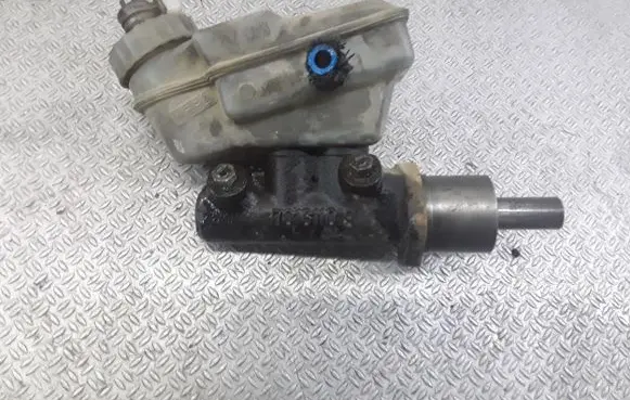 Volkswagen Transporter - Caravelle T4 Master brake cylinder
