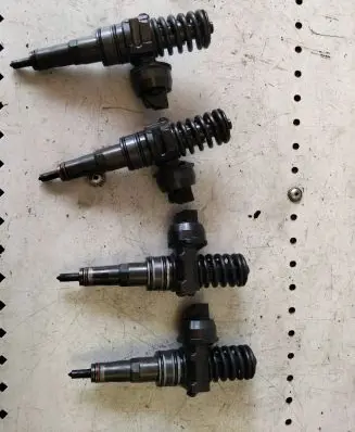 Volkswagen Golf V Fuel injectors set 038130080AX