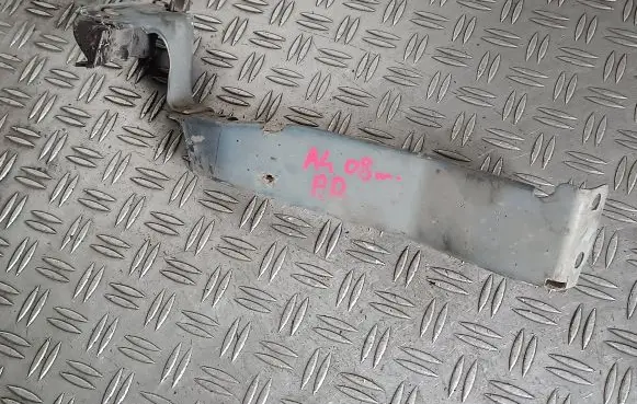 Audi A4 S4 B8 8K Fender mounting bracket 8K0821136A