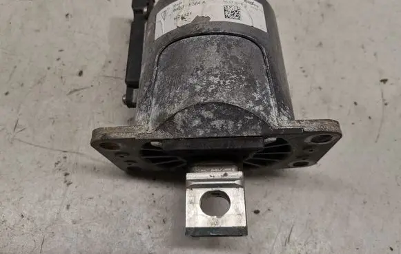 Engine mount bracket
