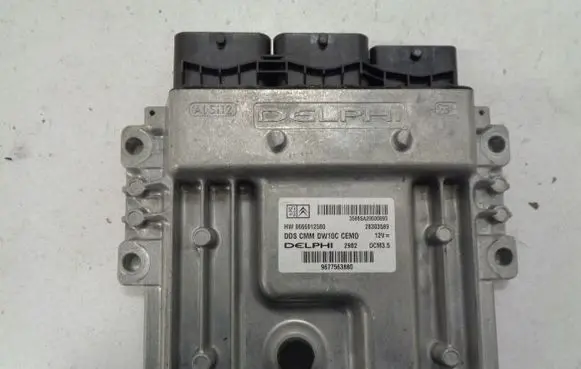Peugeot 508 Engine control unit/module 9677563880