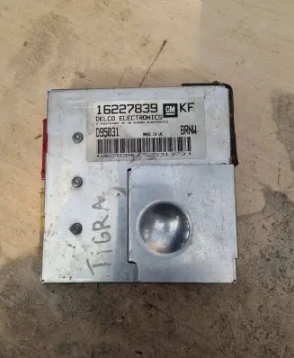 Opel Tigra A Engine control unit/module 16227839 D95031