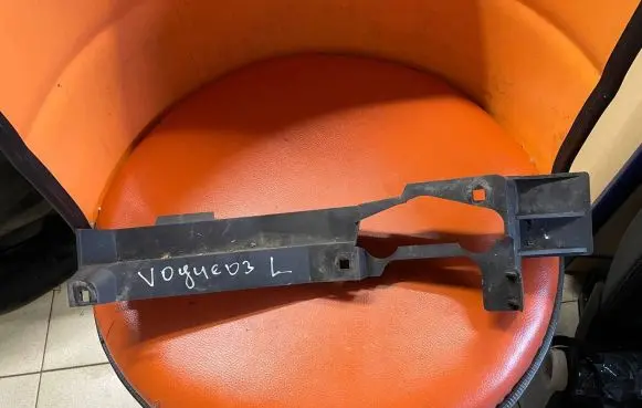 Land Rover Range Rover L322 Headlight/headlamp mounting bracket 7009235 7OO9235
