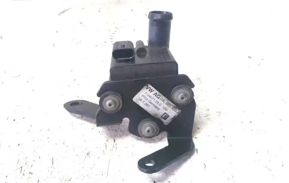 Audi A4 S4 B9 Electric auxiliary coolant/water pump 04L965559