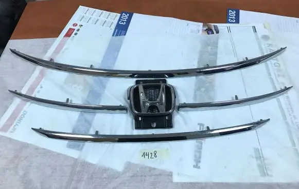 Honda CR-V Manufacturer badge logo/emblem 71126-T1G