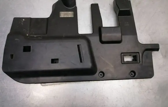 Volkswagen Touareg I Dashboard lower bottom trim panel 7L6815173E