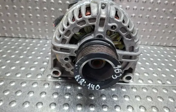 Opel Zafira B Generator/alternator S27639140 0124325163
