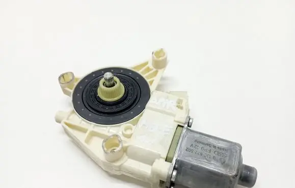 Mercedes-Benz E W212 Front door window regulator motor A2048200242 0130822502