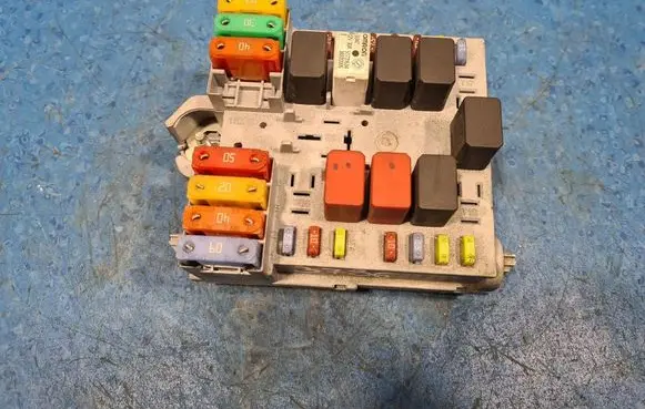 Alfa Romeo 159 Fuse box set 50515271