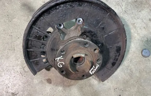 Rear wheel hub