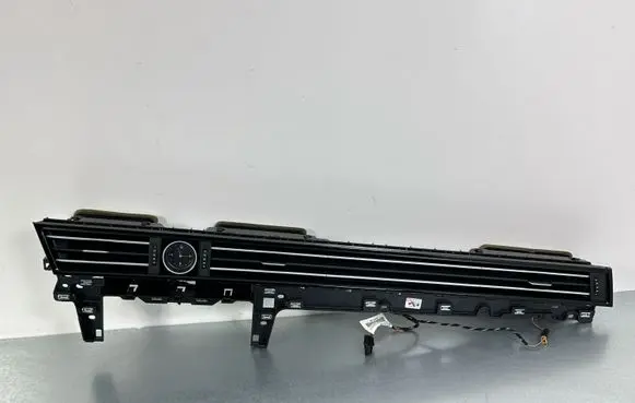 Volkswagen PASSAT B8 Dash center air vent grill 3G1858416