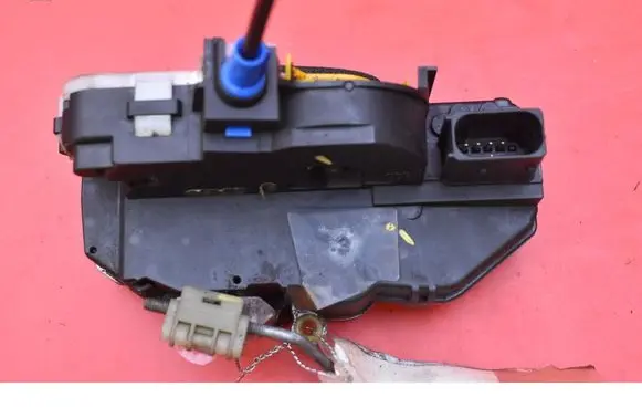 Opel Astra J Front door lock
