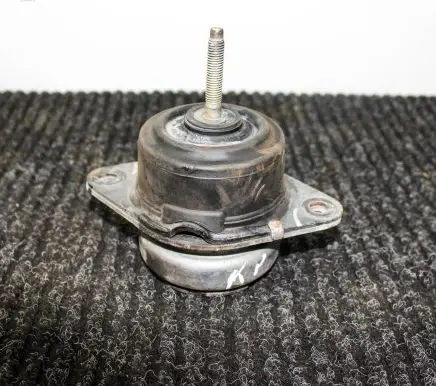 Ford Mustang VI Engine mount bracket