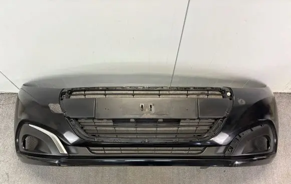 Peugeot 208 Front bumper Z751