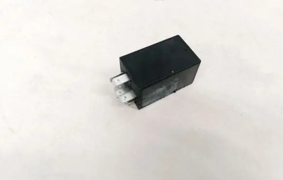 Volkswagen PASSAT B5 Other relay 4E0907307A 7038900229