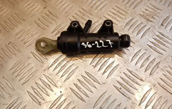 BMW 3 E90 E91 Clutch slave cylinder 6773670 36227