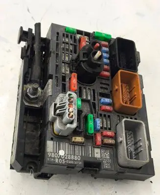 Citroen Berlingo Fuse box set 9807028880