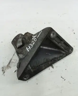 BMW 5 E60 E61 Engine mounting bracket 6761149