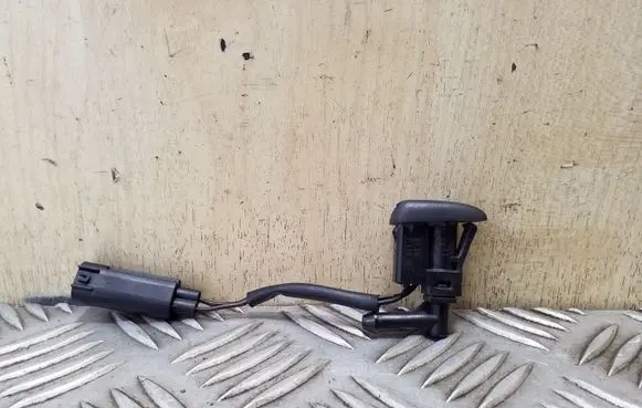BMW X3 E83 Windshield washer spray nozzle 61667110851 7110851