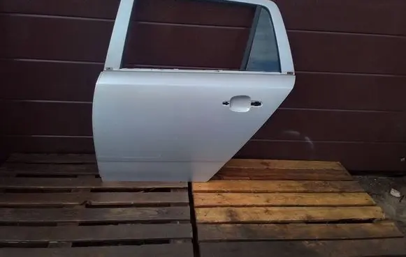 Opel Astra H Rear door