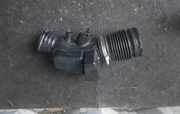 BMW 4 F32 F33 Intake resonator 8601681 70604239 10737810
