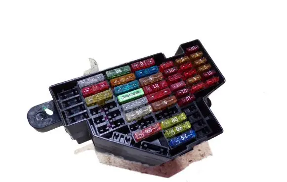 Volkswagen PASSAT B6 Fuse module