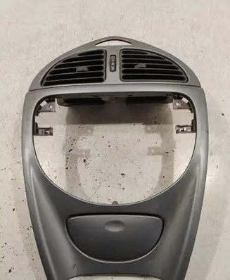 Citroen C5 Radio/GPS head unit trim 9632608577