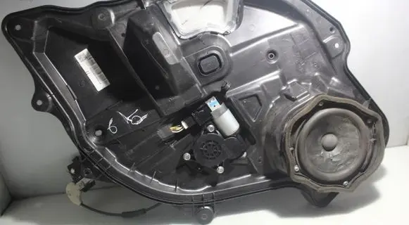 Mazda CX-7 Rear window lifting mechanism without motor