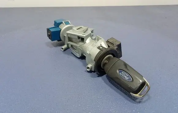 Ford Mondeo MK I Ignition lock 3M513F880AE