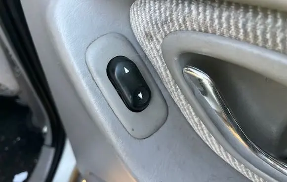 Mazda Tribute Electric window control switch 