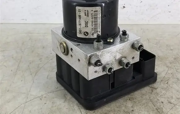 BMW 1 E81 E87 ABS Pump 6771486