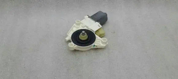Mercedes-Benz ML W164 Front door window regulator motor A2518200742