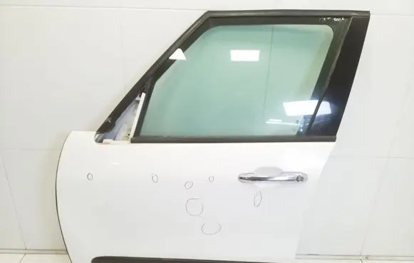 Fiat 500L Front door